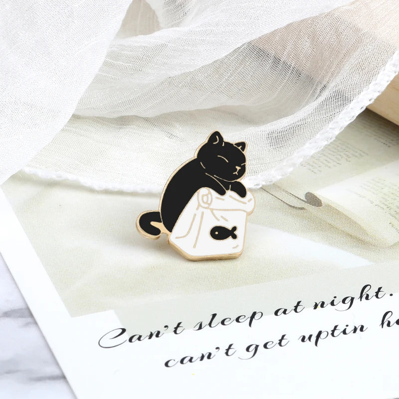 Cute Black White Cats Enamel Pins Dried Fish Bag Brooch Cartoon Animal Badges Denim Lapel Pin Jewelry Gift for Kids Best Friends