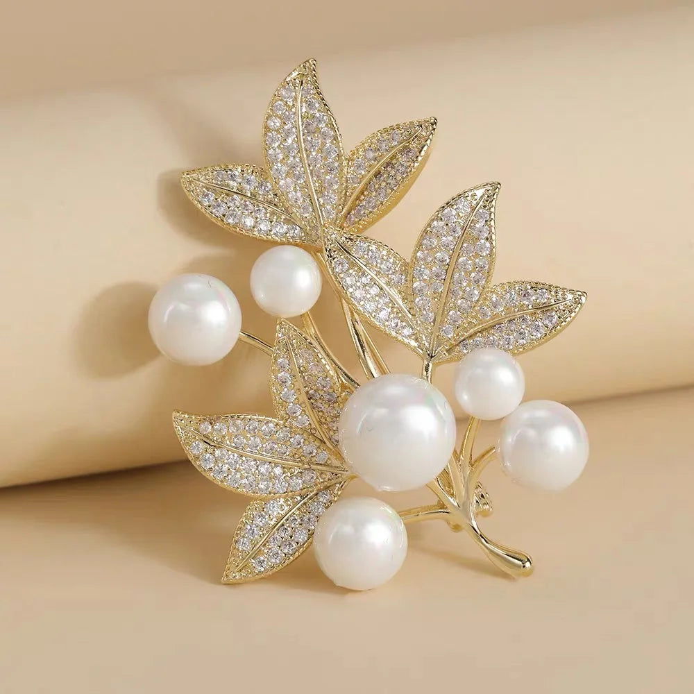 Fashion Pearl Maple Leaf Rhinestone Brooches For Women Elegant Metal Fixed Clothing Pins Daily Jewelry Accessories