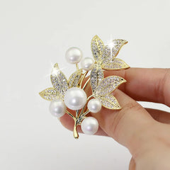 Fashion Pearl Maple Leaf Rhinestone Brooches For Women Elegant Metal Fixed Clothing Pins Daily Jewelry Accessories