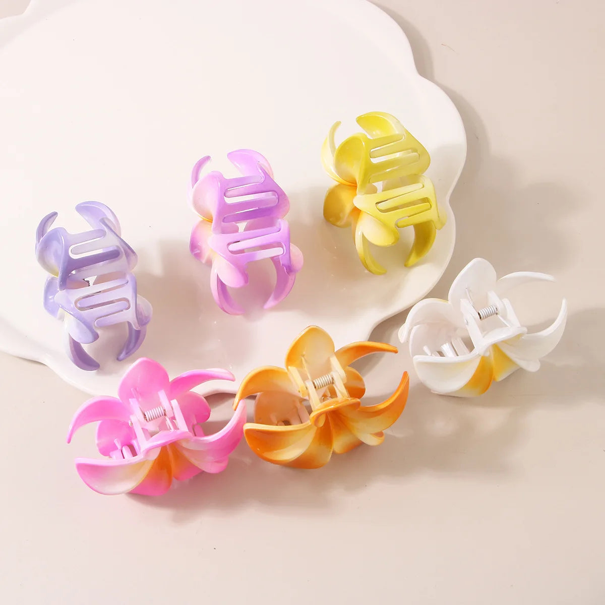 Muweordy Colored Frangipani Plastic Hair Claw Plumeria Flower Crab Hair Clip for Women Travel Beach New Popular Hair Catches 1pc