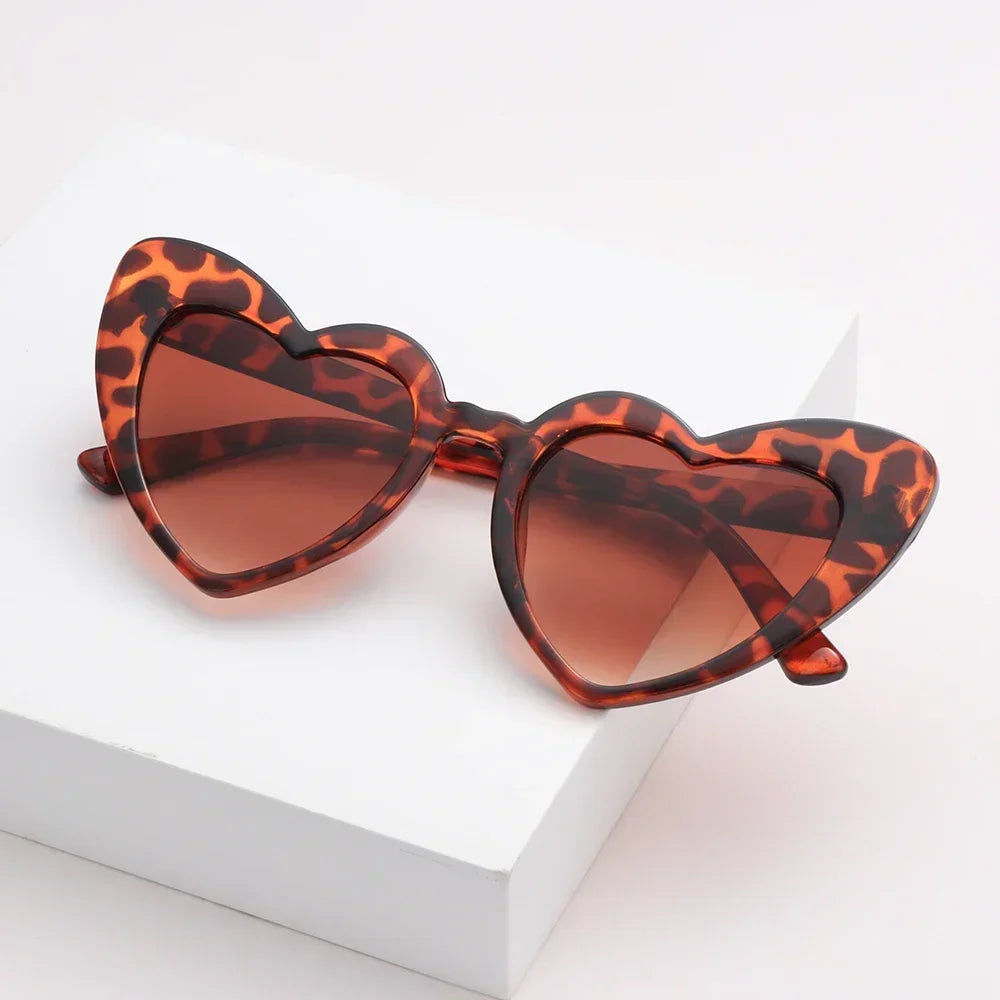 Love Heart Shaped Sunglasses Women Big Frame Fashion Cute Sexy Retro Cat Eye Vintage Sun Glasses UV400 Protection Unisex Eyewear